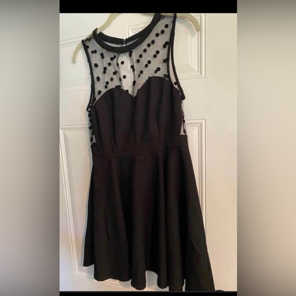 Black cocktail dress. Great for a wedding. medium. Great condition Francesca’s.